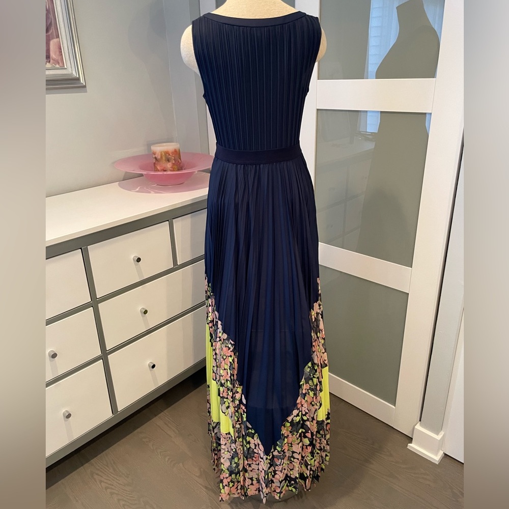 BCBG DRESS - Picture 3 of 4